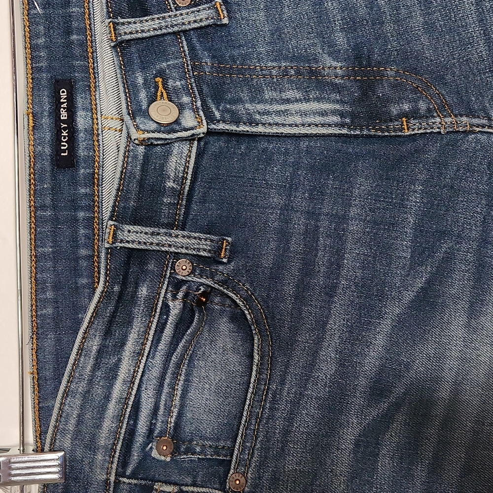 ***Lucky Brand distressed Jeans - Picture 7 of 11